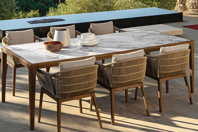 Table & Chairs