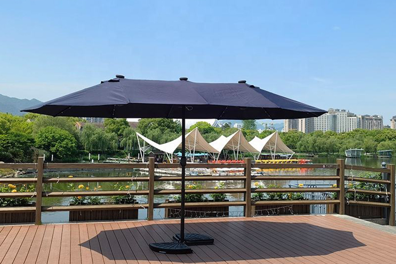 Patio heavy duty umbrella for outdoor seating