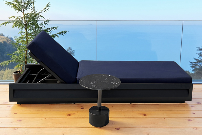 Aluminum beach lounge chair